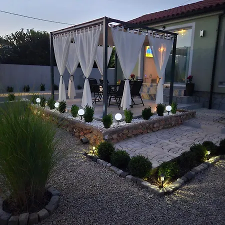 M&l * Žgaljić