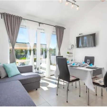 Apartment M&l *