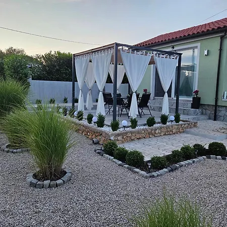 M&l Apartment *