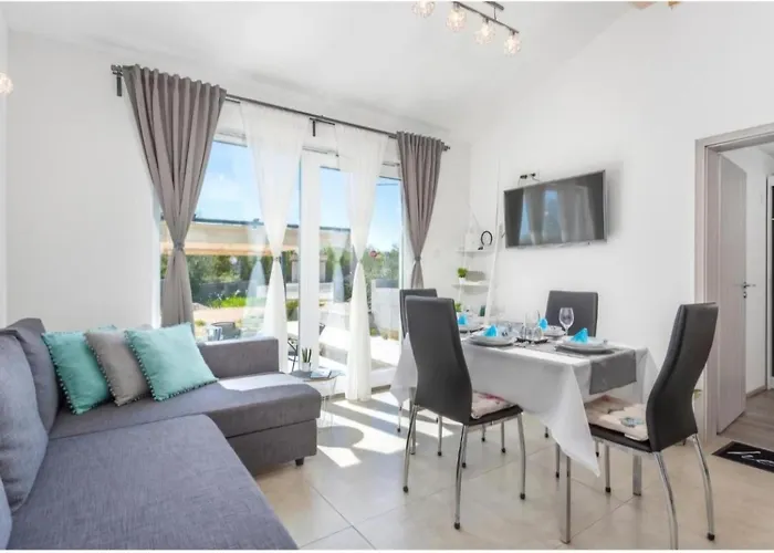 Apartment M&l *